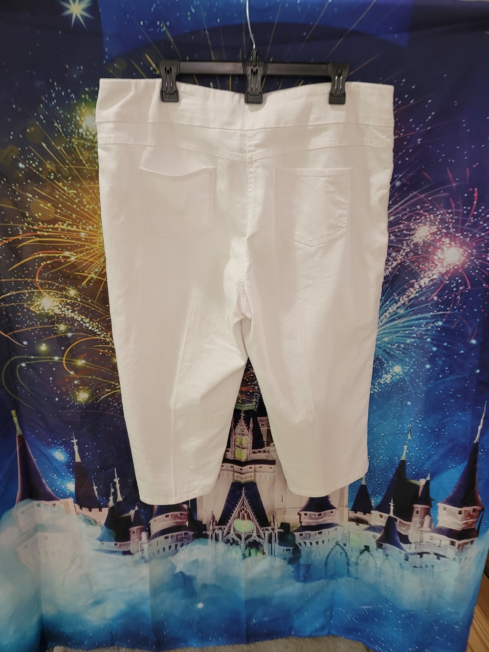 Ruby Rd. White Cropped Capris - Picture 3 of 4